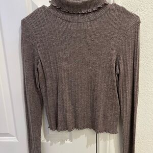 Madewell Ribbed Long
Sleeve Turtleneck Crop Top